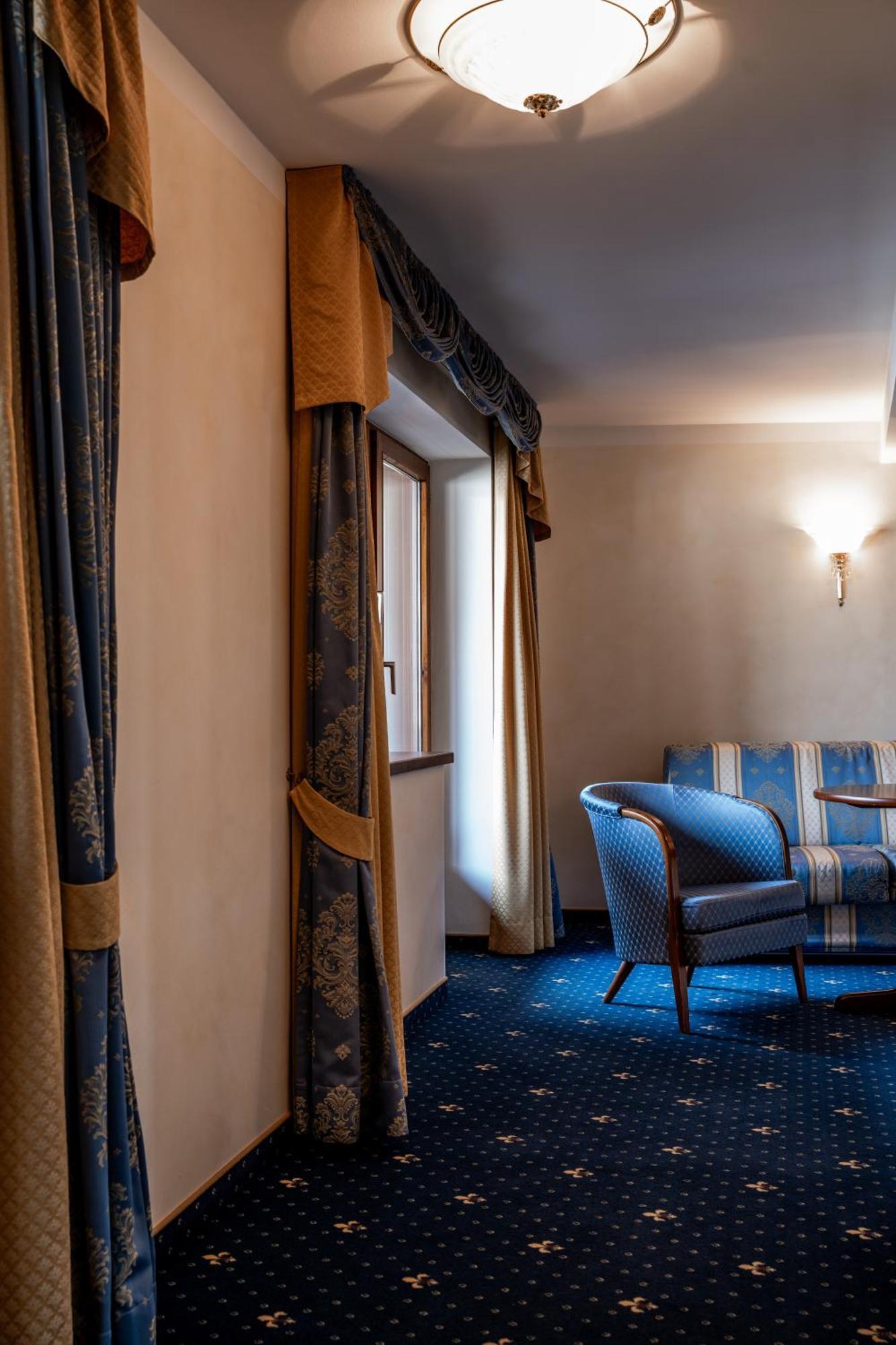 Hotel Maria Theresia Майерхофен Екстериор снимка